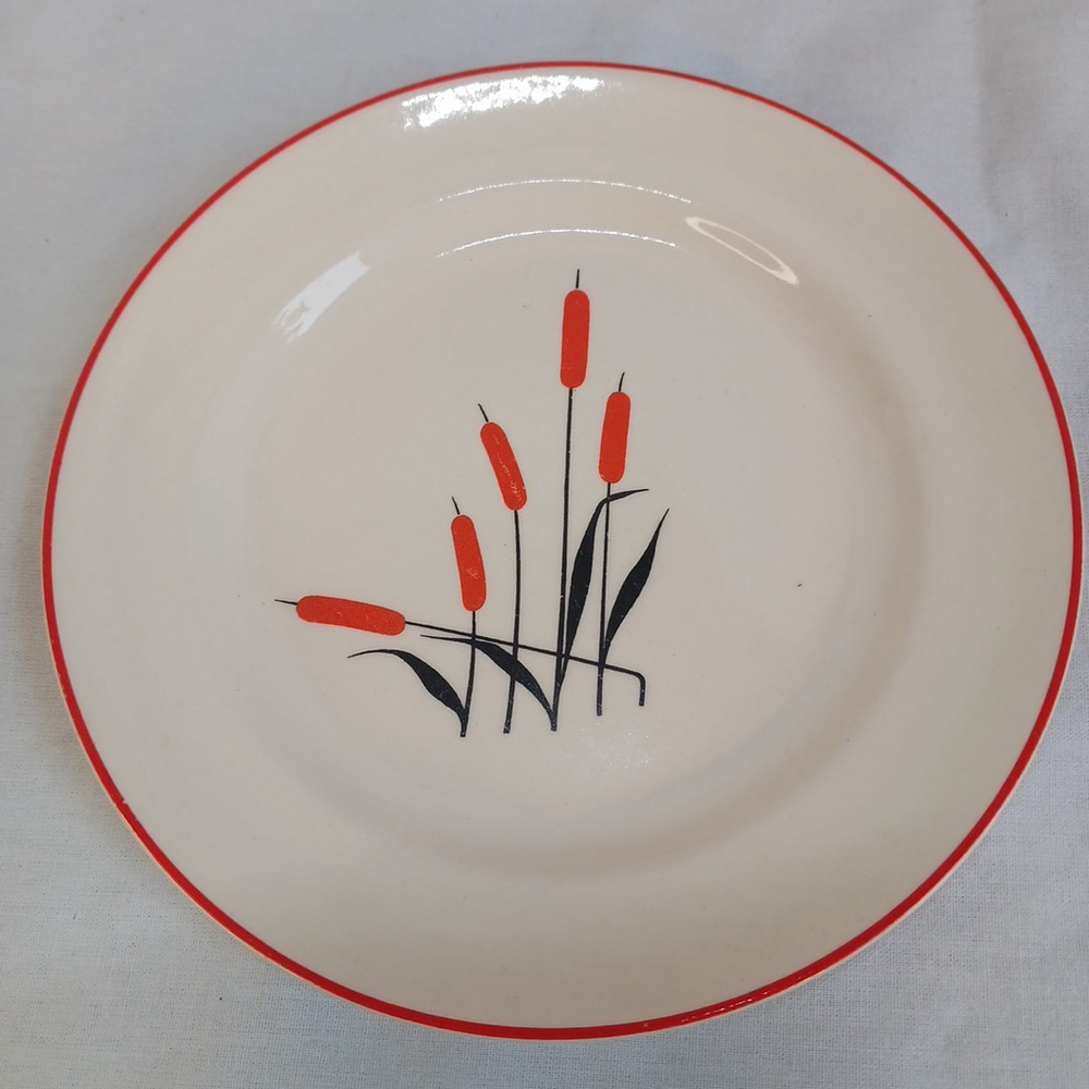 Universal Cambridge Potteries Camwood Ivory Cattails Plate